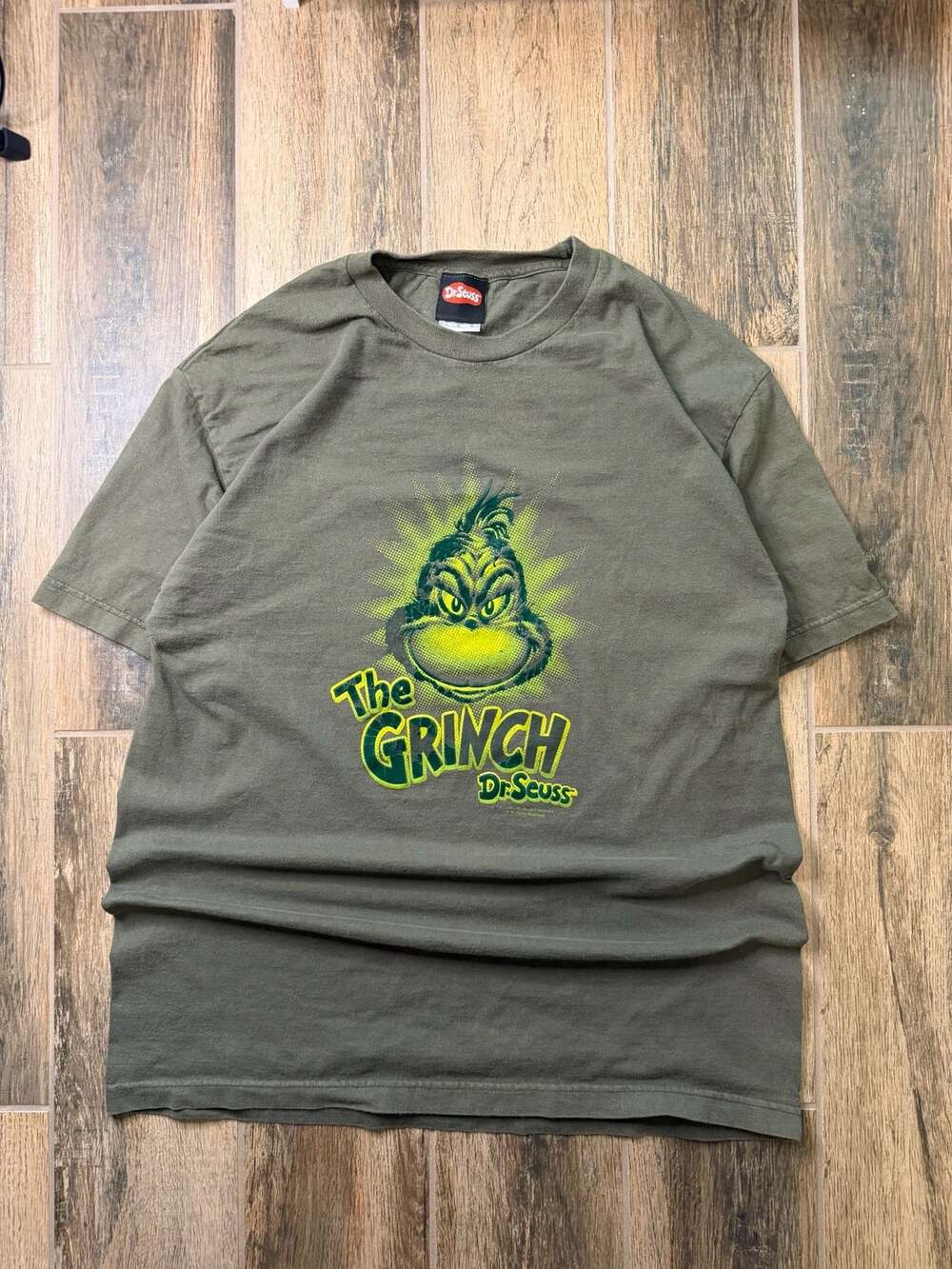 Vintage 2001 Dr. Seuss The Grinch Size L Graphic T-Shirt